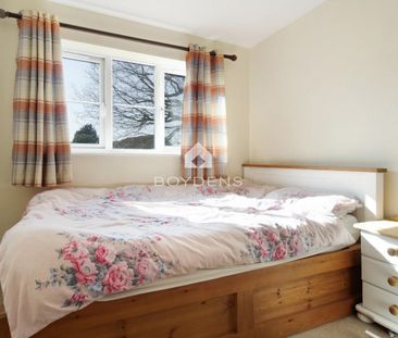 California Close, Colchester - Photo 3