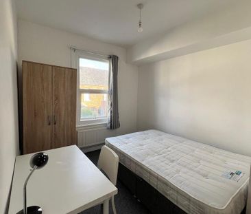 6 bedroom semi-detached house to rent - Photo 4