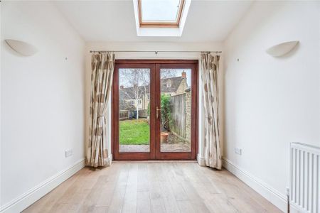 3 bedroom end of terrace house to rent - Photo 4