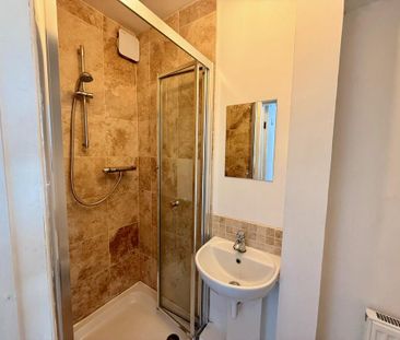 2 bedroom end of terrace house to rent - Photo 3