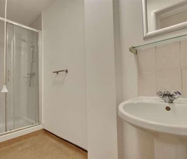 Sandringham Apartments, Osborne Road, Southsea, PO5 - Photo 5