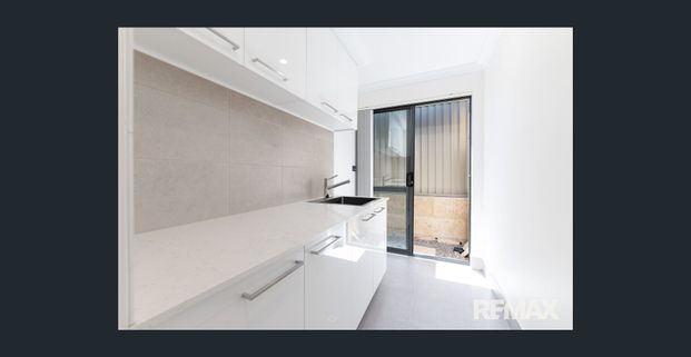 Stylish 4bed home, short walk to Bathers Park! - Photo 1