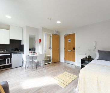 1 bedroom in a flat share to rent - Photo 6