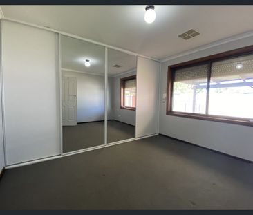 Spacious 4-Bedroom Family Haven with Exceptional Outdoor Living - Photo 1