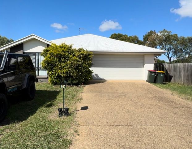 Beautifully presented family home. - Photo 1