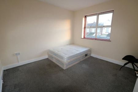 4 bedroom terraced house to rent - Photo 2