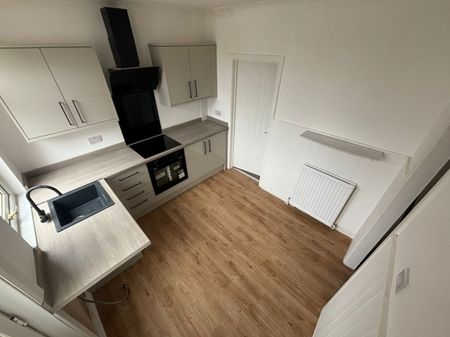 3 bed Terraced - To Let - Photo 3