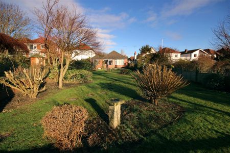 3 Bedroom Bungalow - Detached To Let - Photo 5