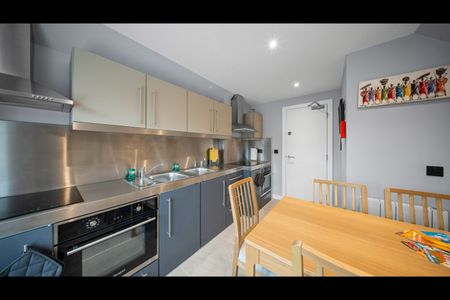 Studio Flat, Long Drive, W3 - Photo 4