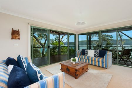 4 Bedroom Deep Waterfront Home - Photo 2