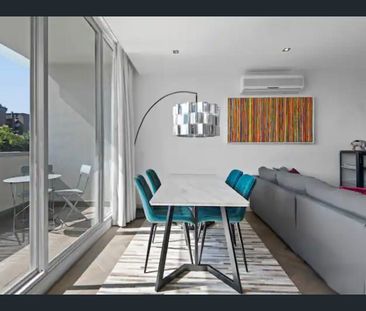 Fully Furnished Executive South Yarra 2-bed apartment! - Photo 2