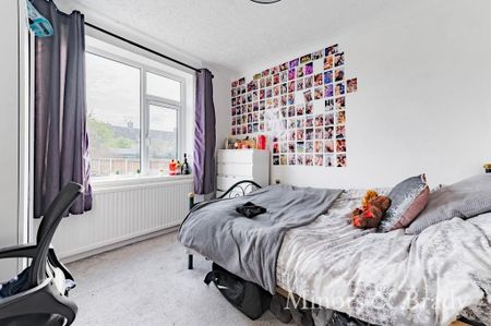 4 bedroom terraced house to rent - Photo 2