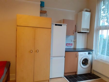 1 Bed Flat, Northanger Road, SW16 - Photo 4