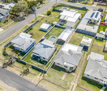 House + Pool - Photo 3