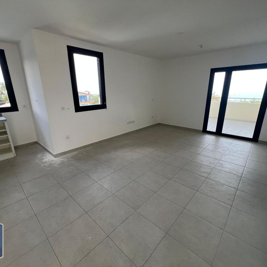 Location Appartement 2 pièces 55m² LE TAMPON 97430 - Photo 1