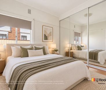 Spacious Five-Bedroom Family Home in Sought-After Location - Photo 2