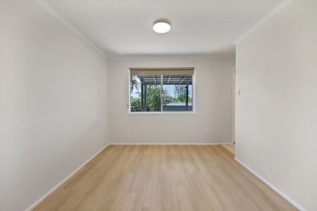 Perfect Location - beautifully renovated home. Family dream - Photo 2