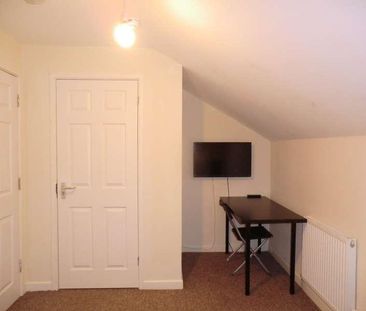 Top Floor Ensuite Room Near Coventry Train Station, CV1 - Photo 5