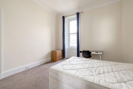 4 bedroom flat to rent - Photo 3