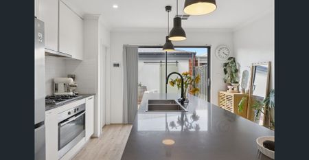 MODERN PARKSIDE LIVING - Photo 4