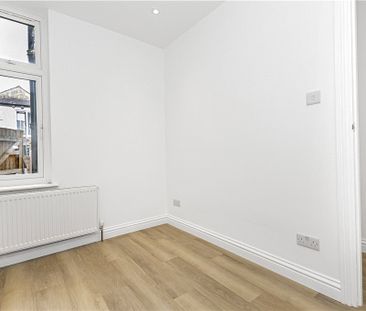 Walnut Tree Avenue, Mitcham, CR4 3AB - Photo 5