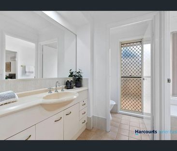 Lowset Villa in Tranquil Setting - Photo 3