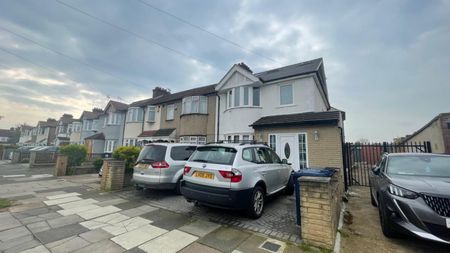 Ferrymead Avenue, Greenford - Photo 3