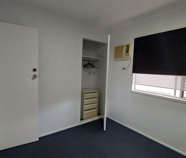 Freshly painted, renovated kitchen, 3x Air-conditioned. In excellen... - Photo 2