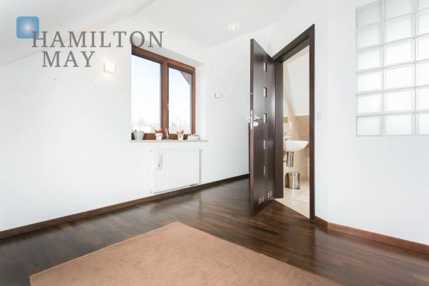 Przestronny dom z czterema sypialniami położony na malowniczej, pięknie zagospodarowanej działce w północnej części Krakowa - Фото 1