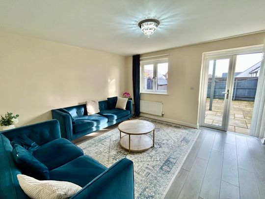 3 bedroom Spacious Three Bedroom House to rent - Photo 1