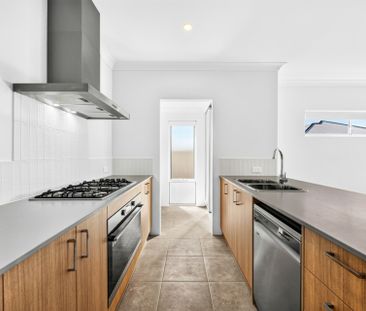 Fully Landscaped Brand New Build! - Photo 2