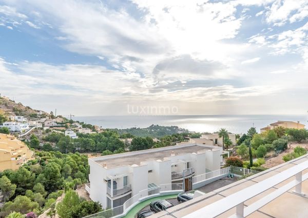 Beautiful penthouse with sea views for rent in Altea