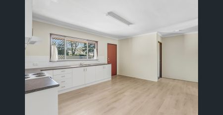 Cosy, Convenient Location - Photo 5