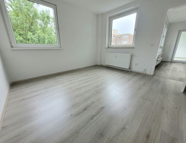 Aussicht über Freisenbruch! Helle 4-Zimmer-Wohnung mit Balkon! - Photo 1