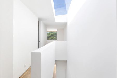 STUNNING COASTAL ARCHITECTURAL ABODE FLOODED IN NATURAL LIGHT - Photo 5