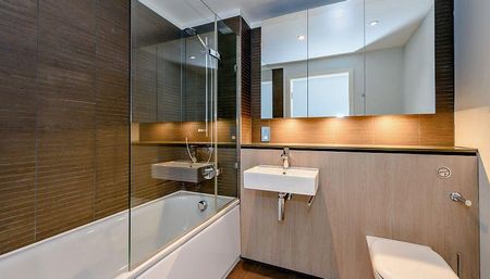 3 bedroom flat to rent - Photo 4