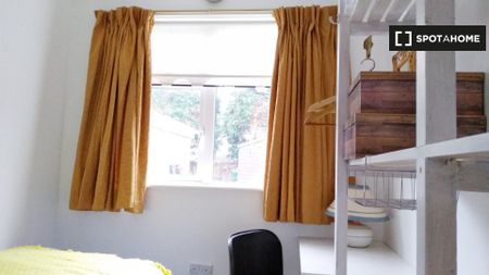 Room in a 2-Bedroom apartment for rent in Ballygall, Dublin - Photo 3