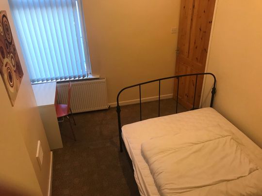 Room in a Shared House, Brideoak Street, M8 - Photo 1