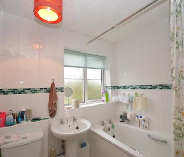 4 bedroom semi-detached house to rent - Photo 3
