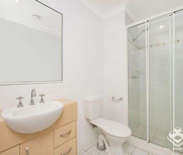 Spacious Three Bedroom Two Bath Apartment Living in Garden City - Photo 2