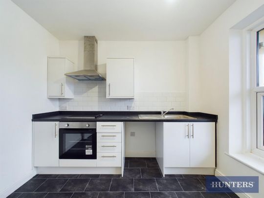 2 bedroom Flat To Let - Photo 1