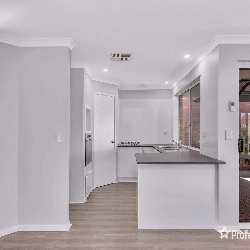 16 Towncentre Drive, Thornlie WA 6108 - Photo 1