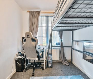 Court Farm Gardens, Manor Green Road, Epsom, Surrey, KT19 8SL - Photo 5