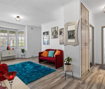 Open the Door to Easy Living in a Light-Filled Morphettville Retreat - Photo 1