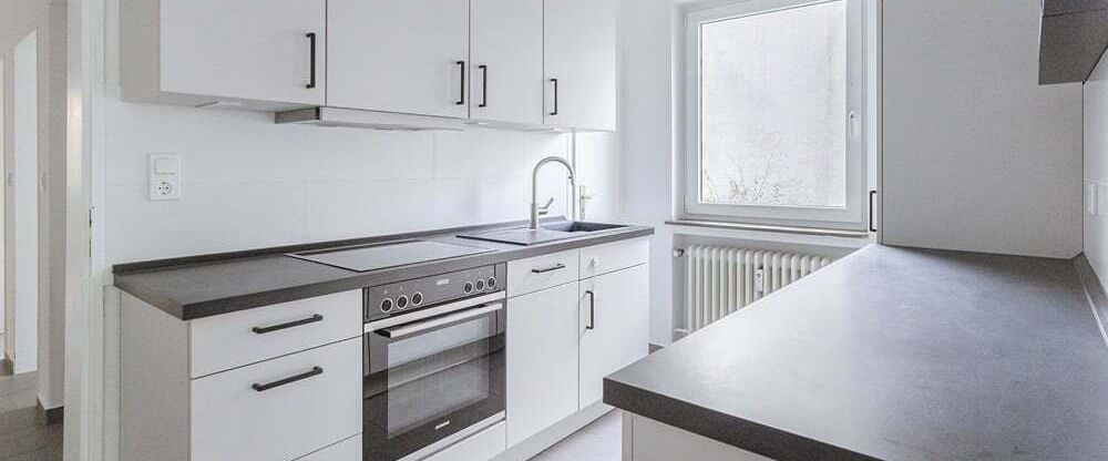 Idyllisch Wohnen zwischen den Seen: Gut geschnittene 4-Zimmer-Wohnung mit Terrasse - Photo 1