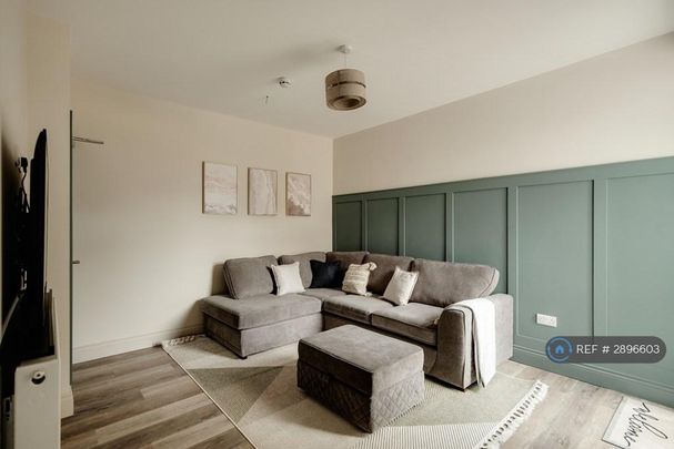 1 bedroom in a house share to rent - Photo 1