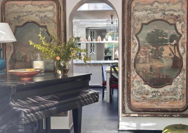 Villa-Parioli: Beautiful independent house with large private garden and terraces. Spacious living, formal dining, study-music room, sun room, 5 bedrooms, 4 bathrooms, parking. rif 163