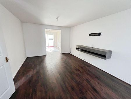 4 bedroom detached house to rent - Photo 2