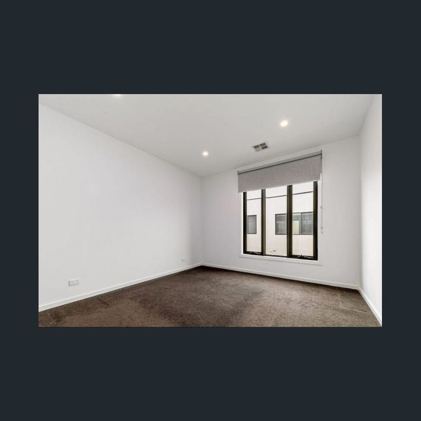 Super Townhouse in Cranbourne West – Available Now - Photo 1