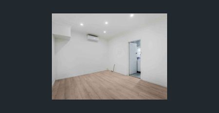 Newly renovated home ! - Photo 3